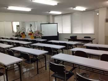 シーエーエヌセミナールーム